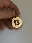 Pendente letra B