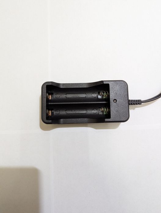 Зарядний пристрій для акумуляторів 18650