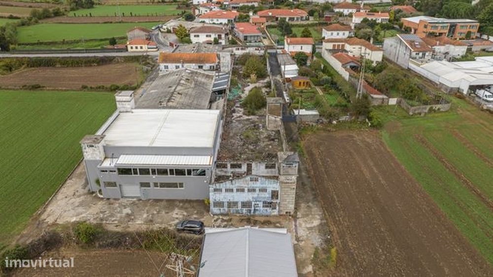 Pavilhão em ruína com enorme potencial – Ribeirão, Famalicão