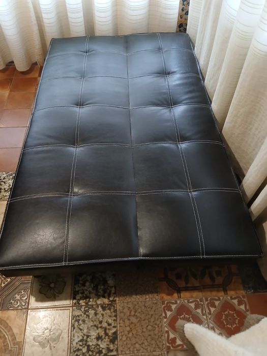 Sofá cama Novo em couro