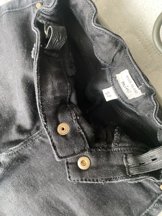 Джинси чорні, приталені