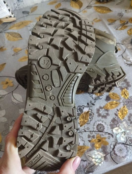 Продам берці якісні,новенькі