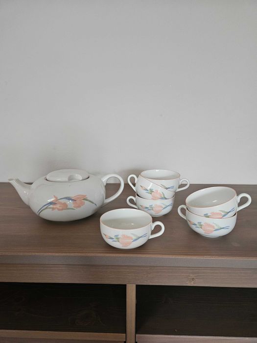 Serwis do herbaty / dzbanek + 6 filiżanek - porcelana