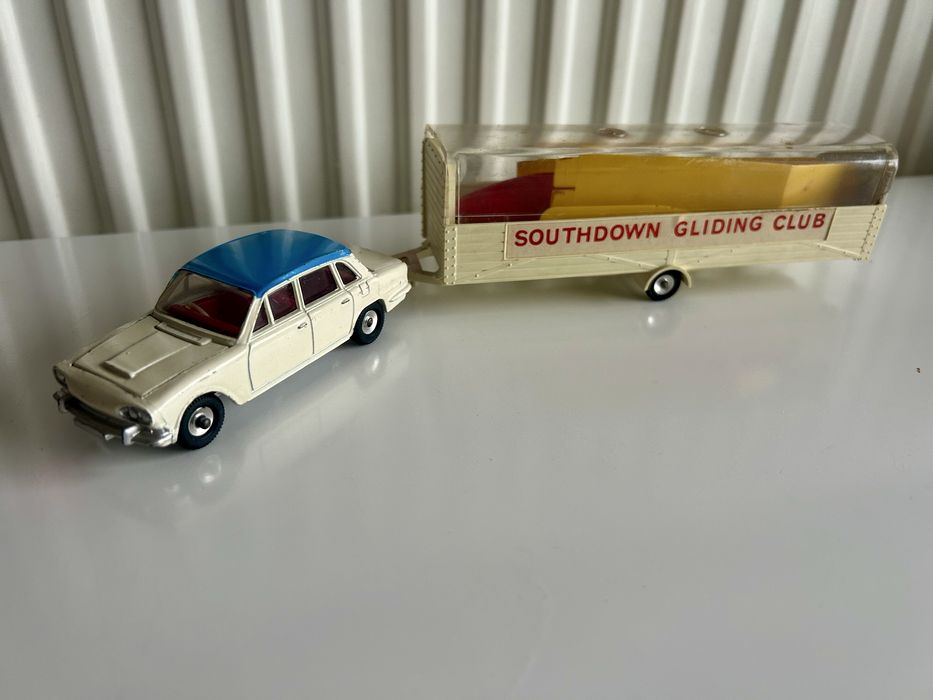 Model samochód TRIUMPH 2000 DINKY TOYS z przyczepą
