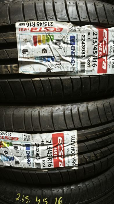 Pneus  215/45/16