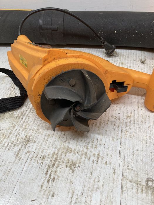 Elektryczny odkurzacz do liści Fleurelle LS 1500