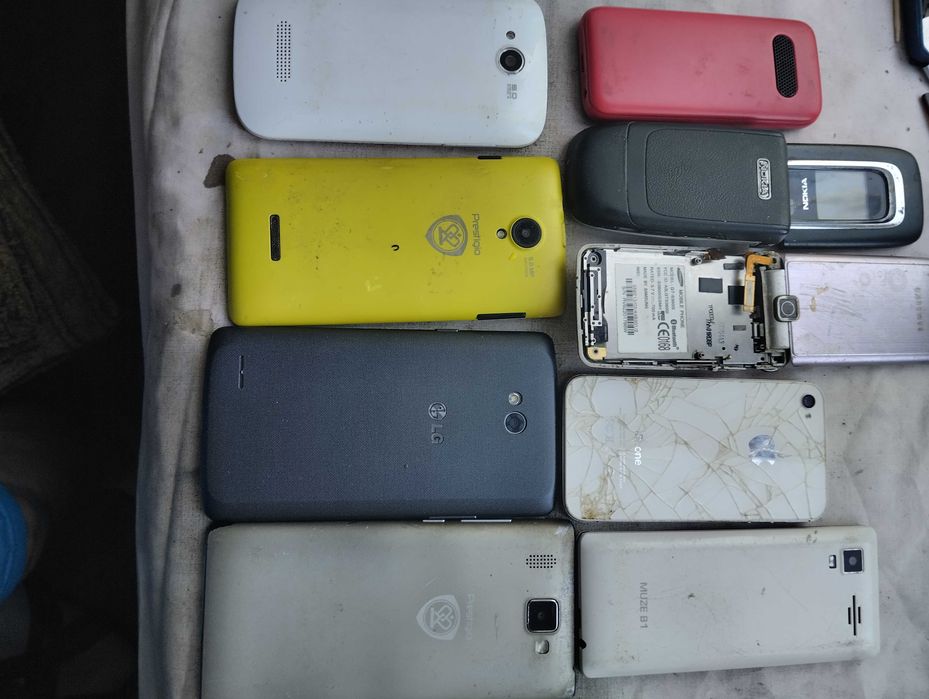 Мобілки Nokia Bravis на пів робочі 130г