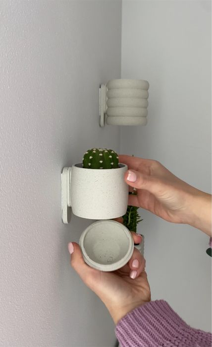 Simple small doniczka ścienna z odkręcanym ociekaczem. Bez wiercenia!