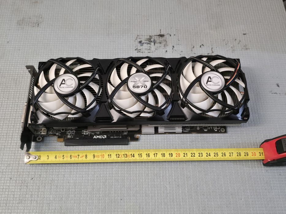 AMD radeon 5870 1GB