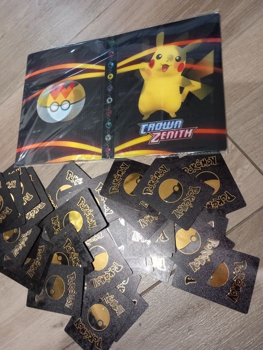 Album z Pikachu 3D i czarne karty pokemon