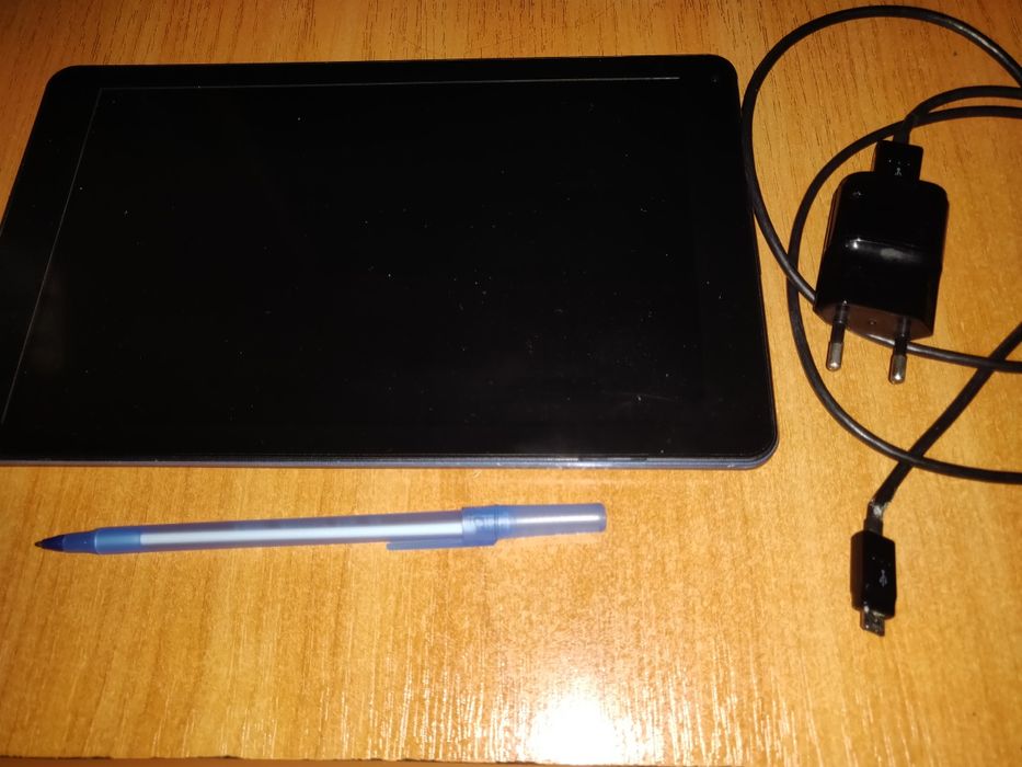 Планшет 10` SUPRA M143G