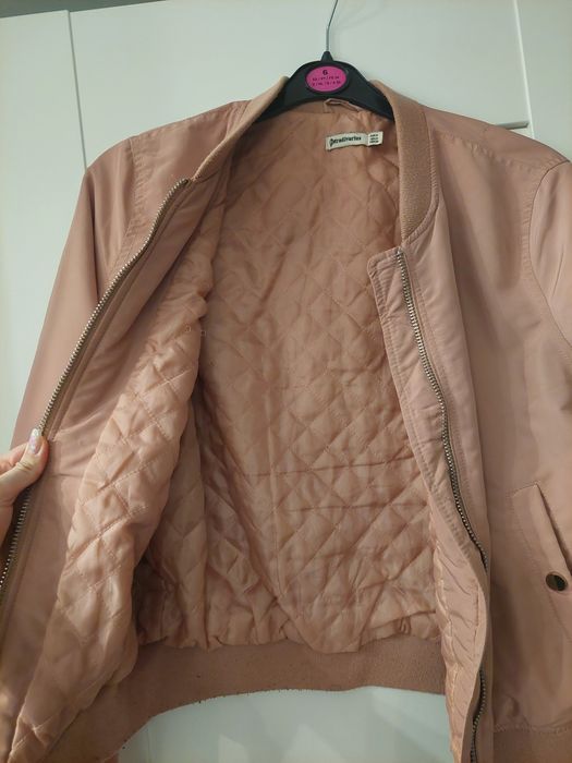 Różowa bomberka Stradivarius