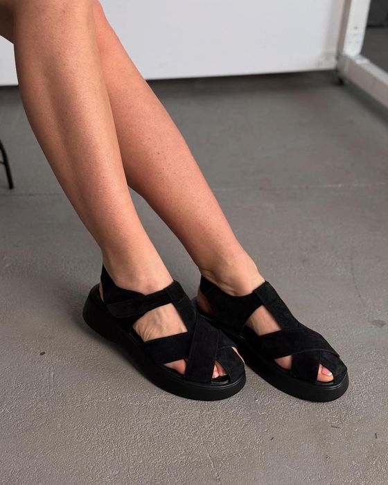 Ідеальні босоніжки з натуральної замші