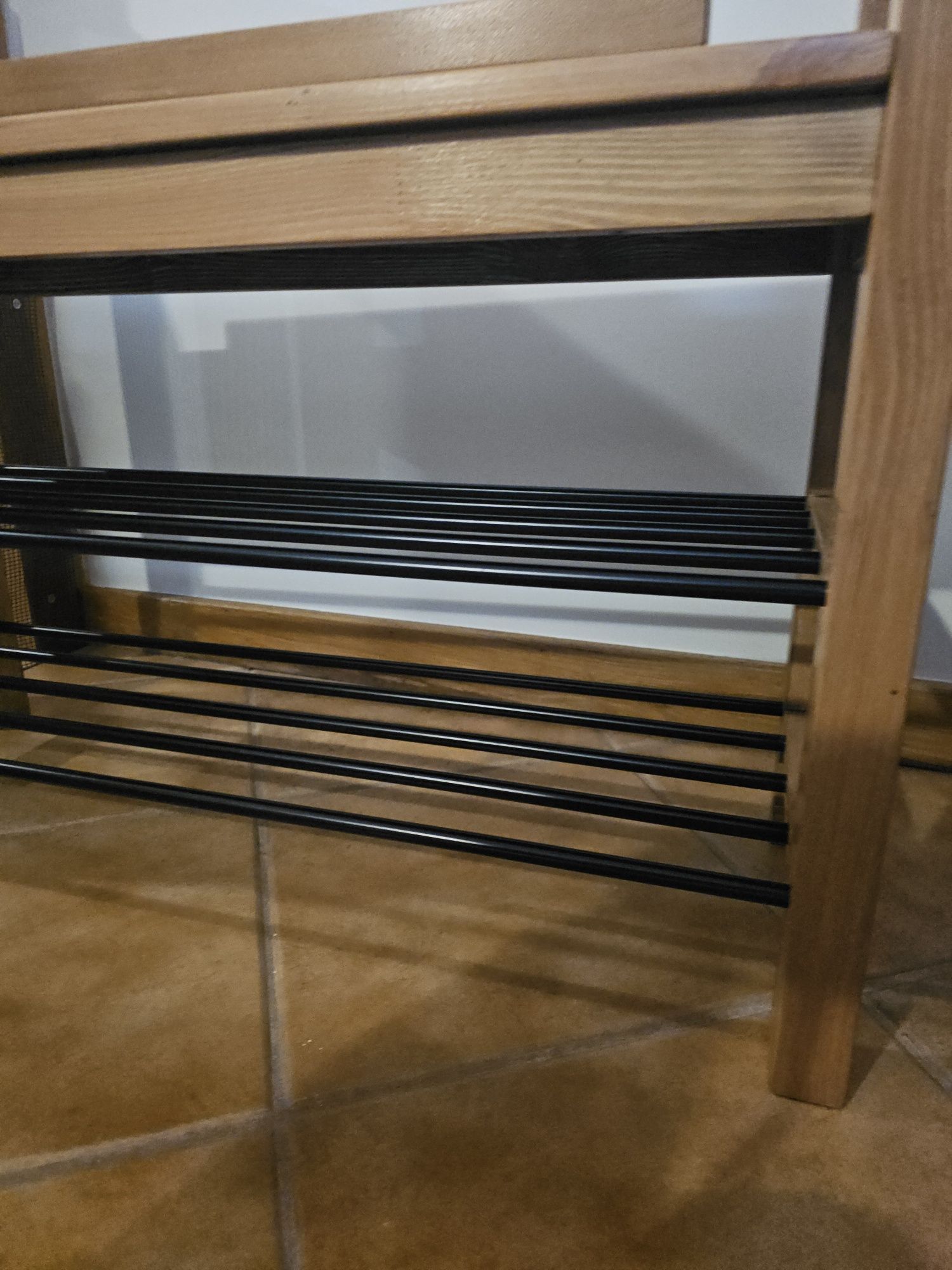 Banco IKEA HEMNES com sapateira e cabide de parede
