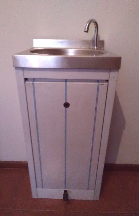 PIO Lava mãos com pedal misturador (quente/fria) TODO em aço inox NOVO