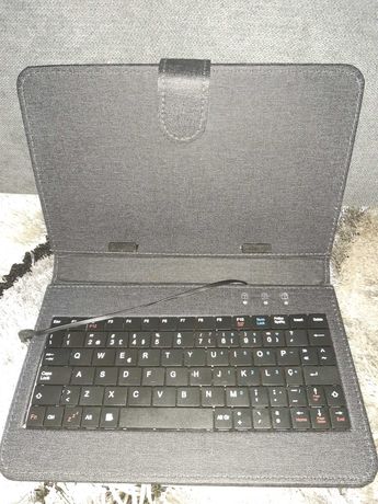 Capa de tablet com teclado