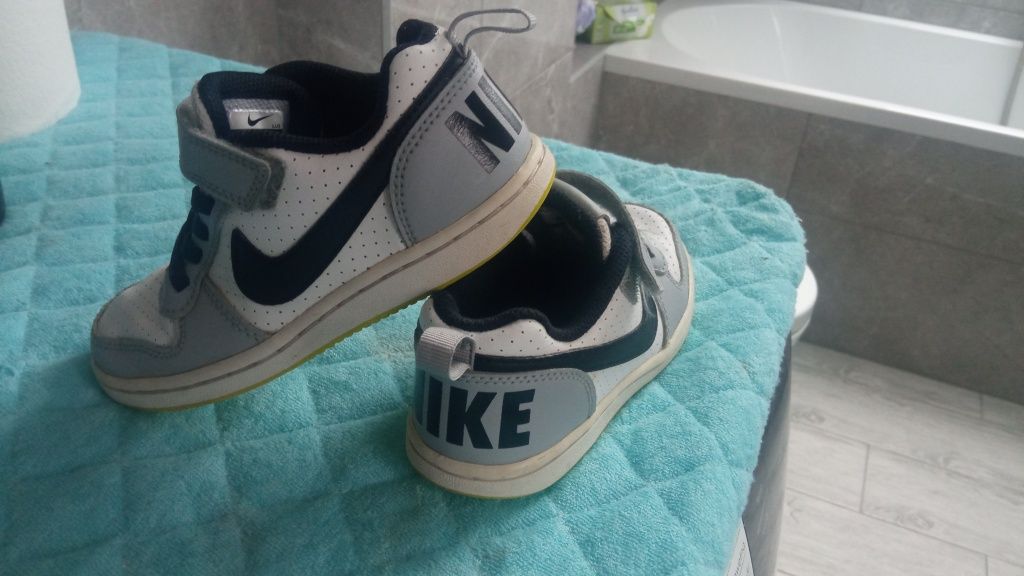 Buty Nike dziecięce r 28