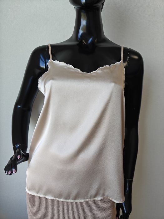 Атласний топ в білизняному стилі