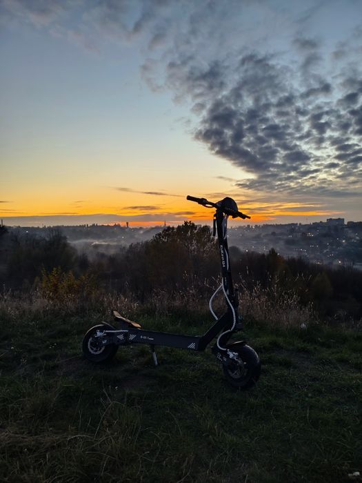 Продам білий Kukirin g4