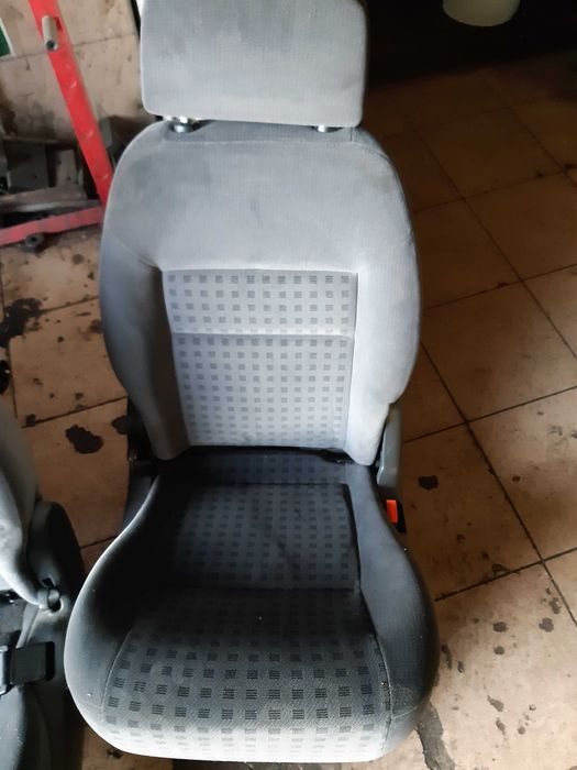 Fotele 2gi rząd Volkswagen Sharan LIFT komplet 3szt