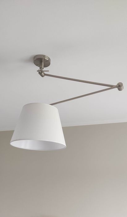 Lampa na wysięgniku, regulowana nad stół