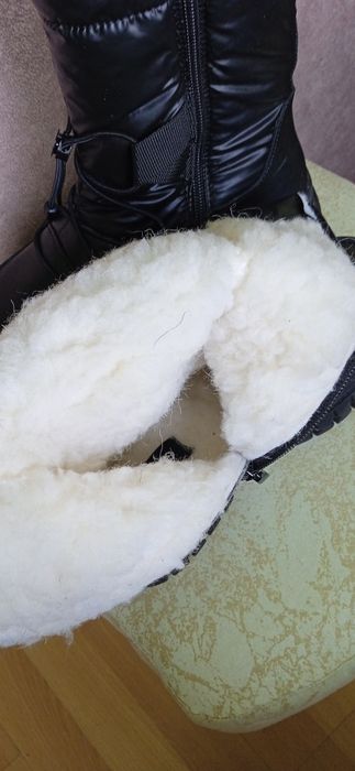 Продам зимние сапоги на девочку! 33 р. стелька 22 см!