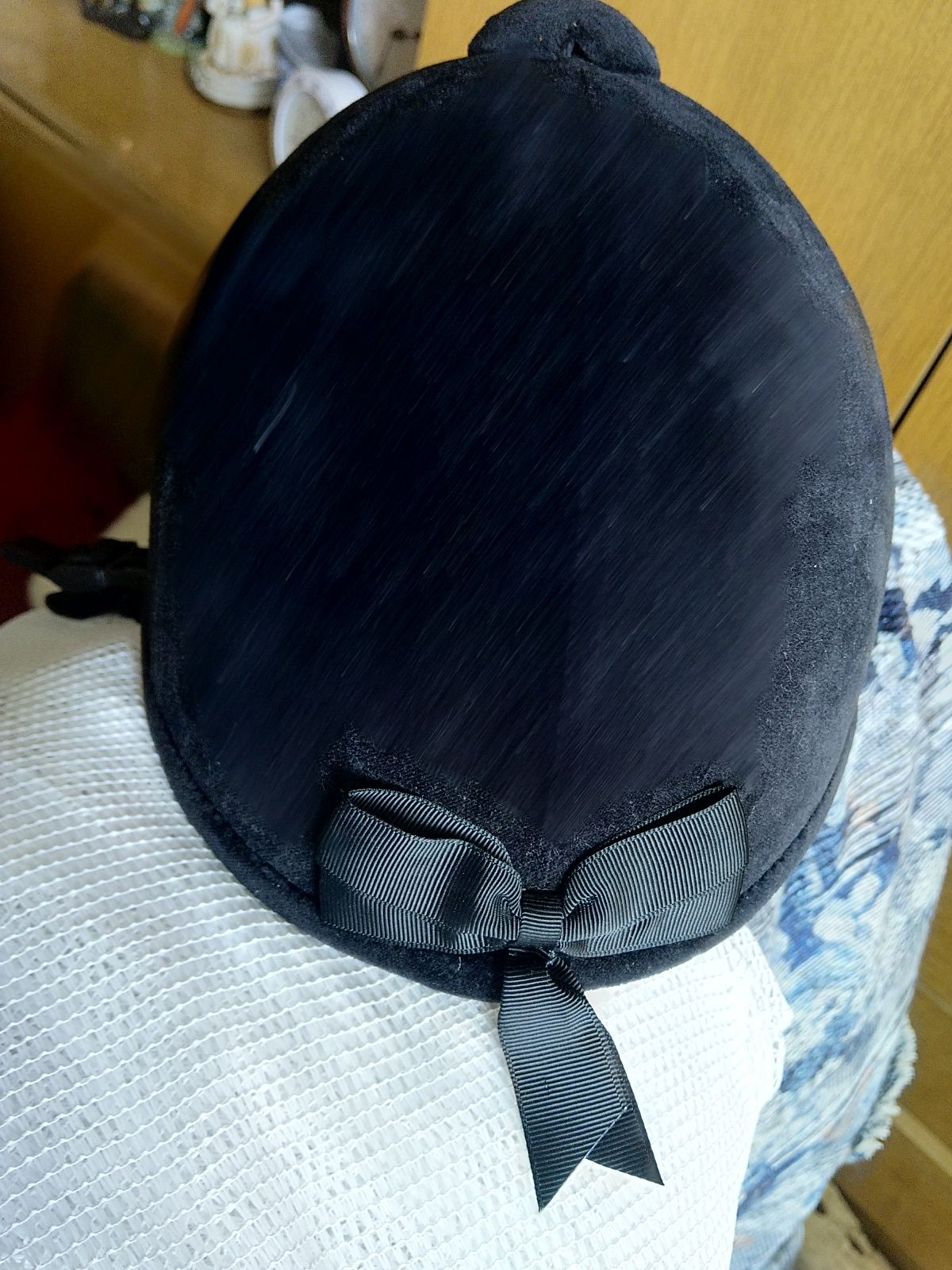 Kask jeździecki Charles Owen.