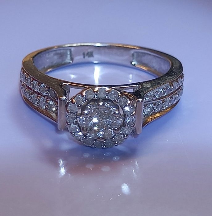 Золотое кольцо 14 к с бриллиантами 0.52кт