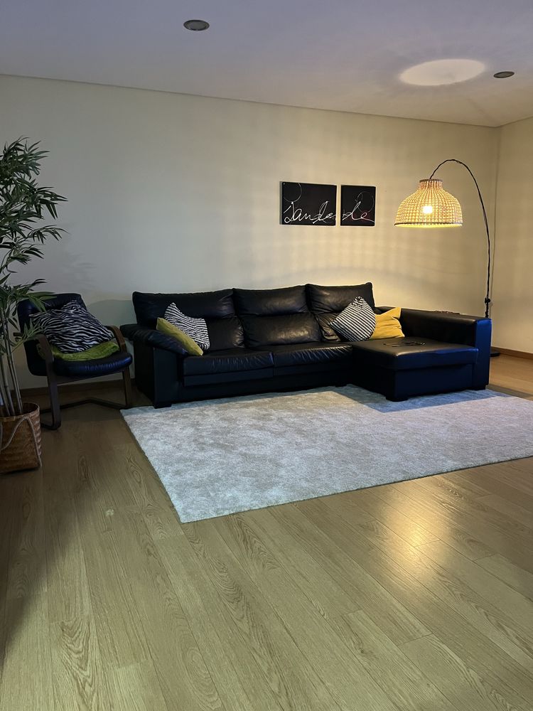 Sofa com chaise long/ que se transforma em cama de casal
