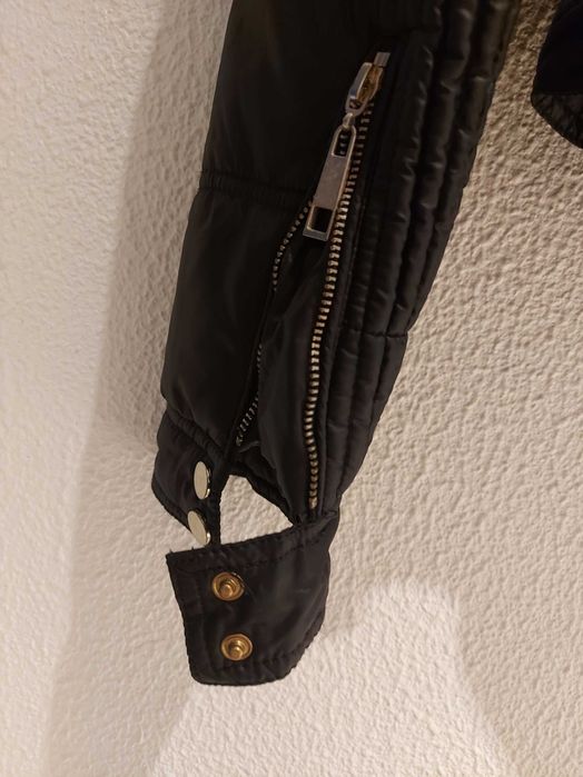 Blusão preto com gola de pêlo