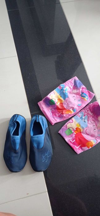Buty do wody Hotuna roz.30/31 Gratis rękawki Świnka Peppa 3-6lat