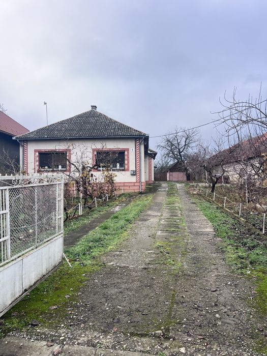 Продаж житлового будинку з великою ділянкою!