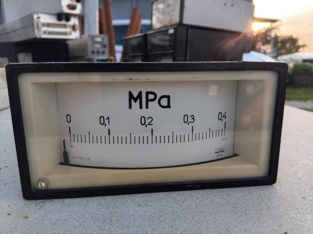 Manometr analogowy tablicowy Lumel M13N PRL miernik kPa