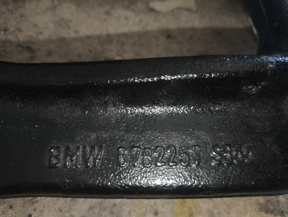 Hak kula E60 E61 BMW  303186