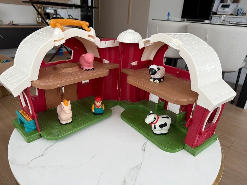 Battat farma stodoła zwierzęta figurki gaspodarstwo wieś wiejskie