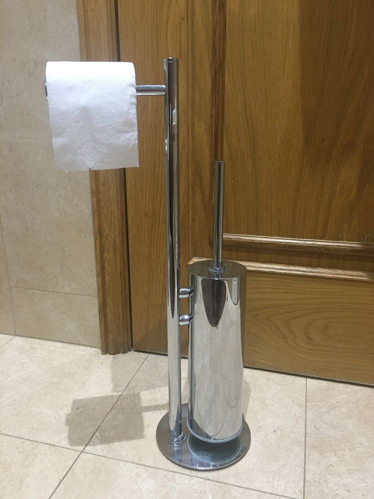 Porta rolo com piaçava para WC