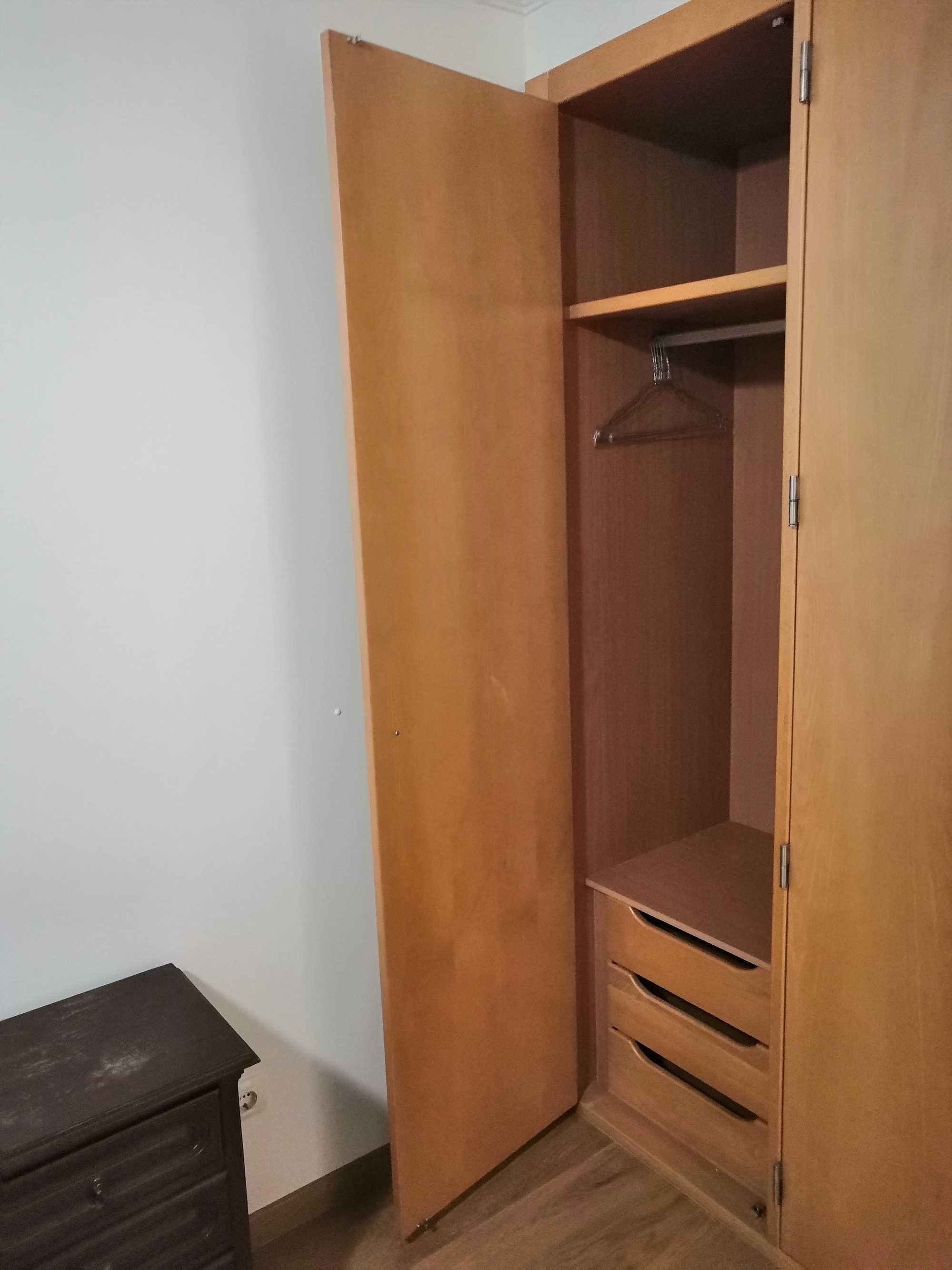 Quarto 16m2 com W.C. Privado em Apartamento moderno para um estudante