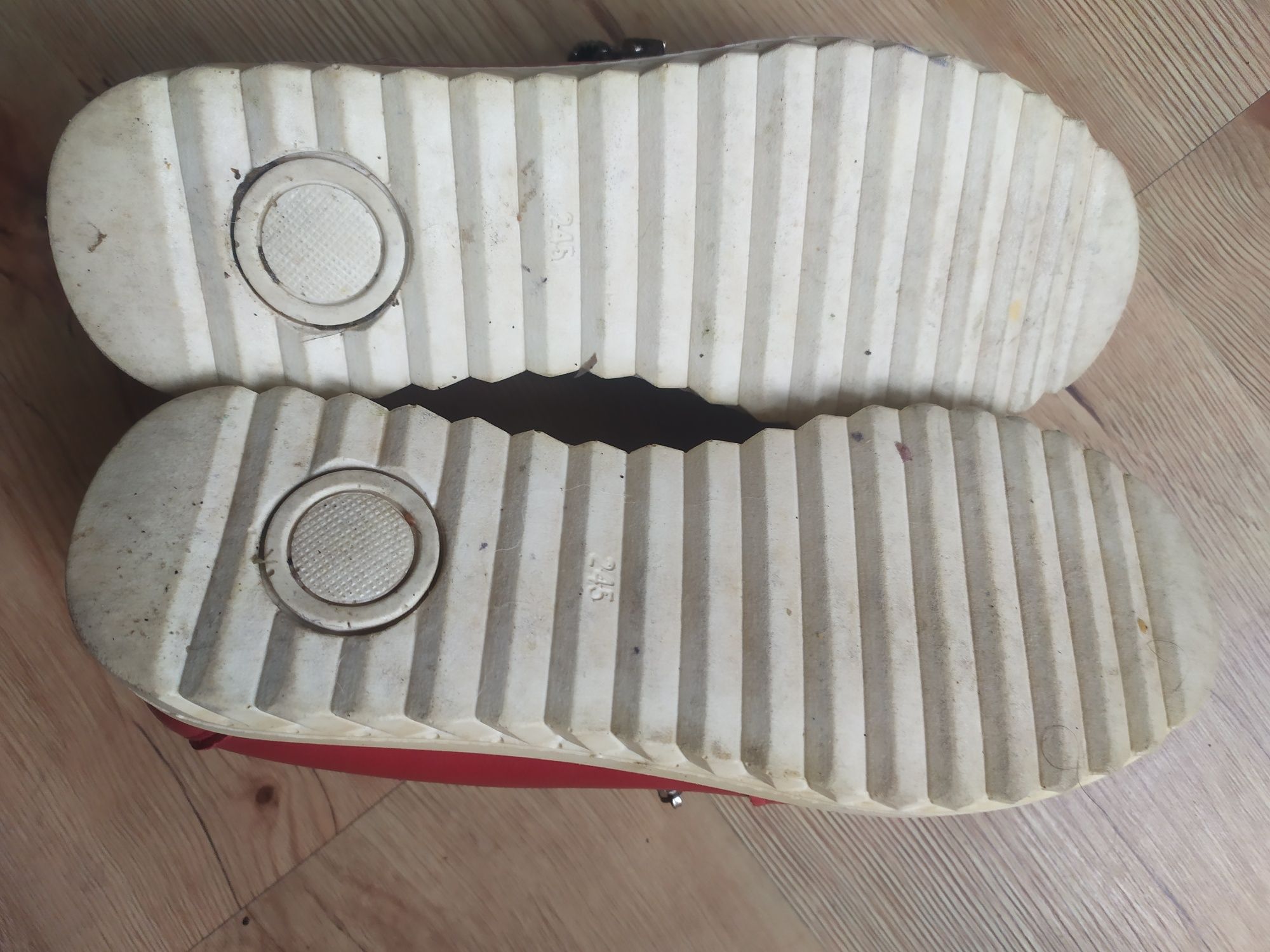 Buty botki damskie czerwone rozmiar 38 długość wkładki 24,5 cm .