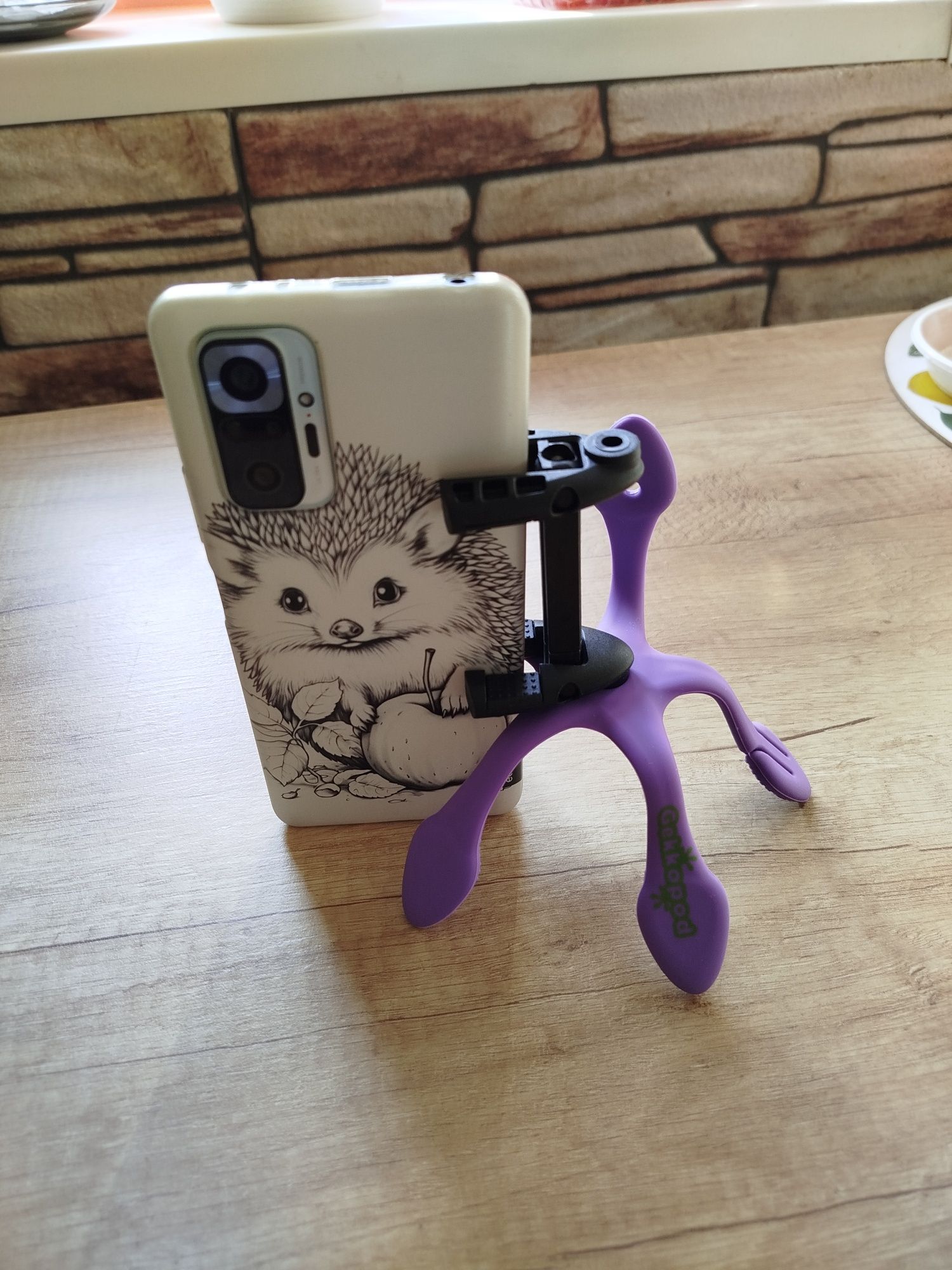 Stojak uchwyt na telefon w kolorze fioletu