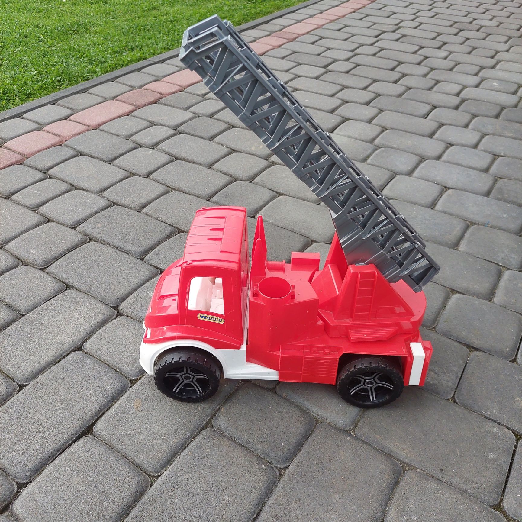 Auto strażackie z drabiną marki Wader