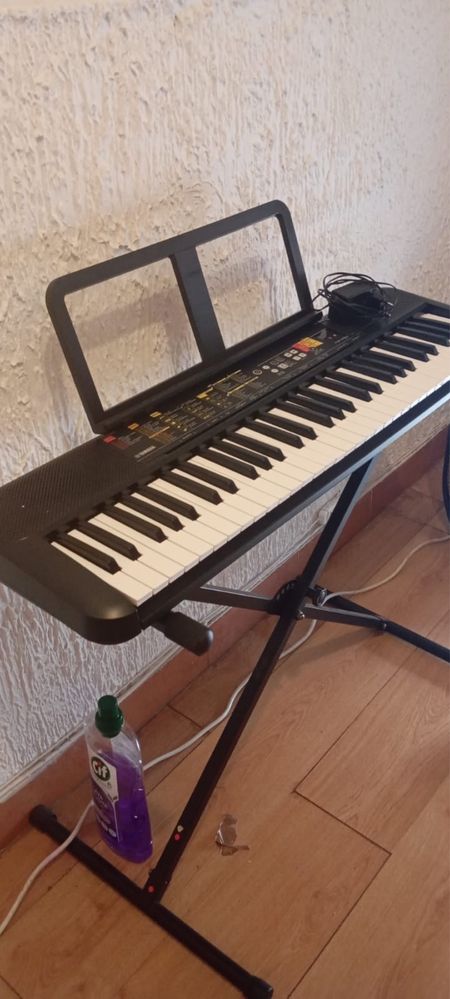 Teclado Yamaha com Suporte + Fonte