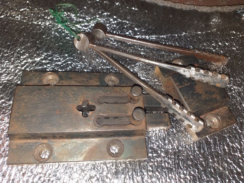 Продам замок на гараж Рейка обратку в металле.