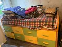 Roupeiro ,cama, camiseira