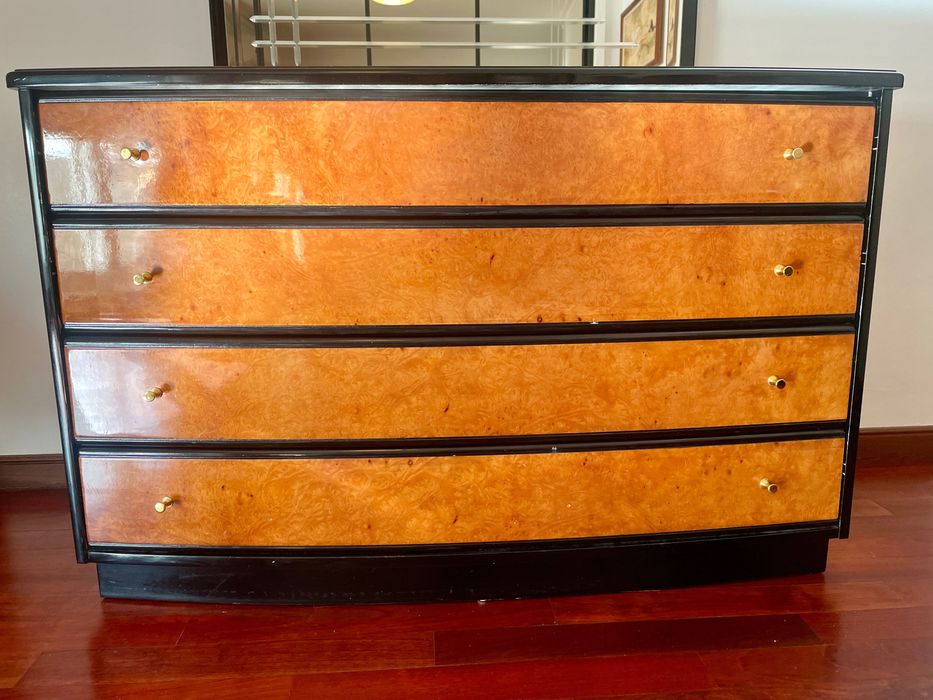 Cómoda de quarto lacado preto e madeira + espelho