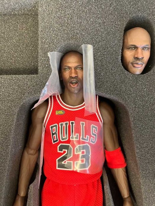 Figura Enterbay Michael Jordan Series 2 the Last Shot  (não é Hot Toys