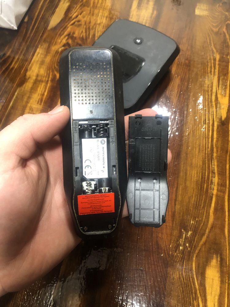 Продам радіотелефон motorola на запчастини