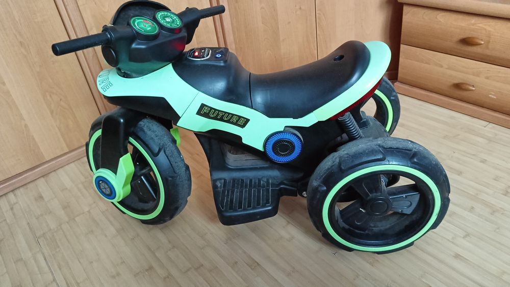 Traktor z przyczepka i motor dla dzieci