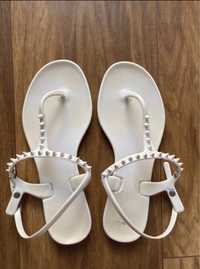 Buty damskie Białe sandały japonki Mango 36