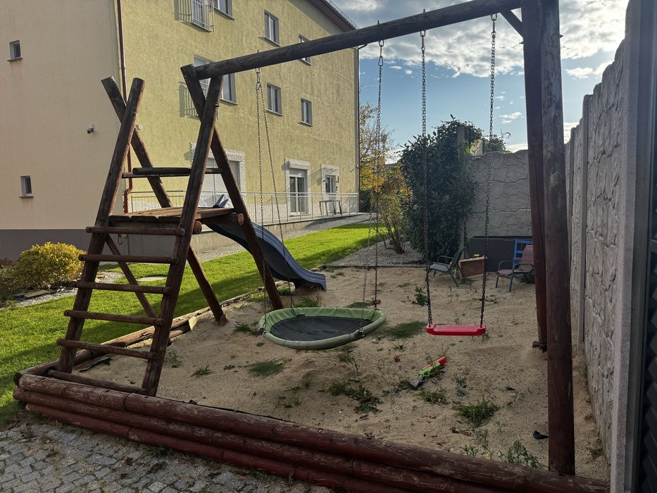 Solidna hustawka zjezdzalnia plac zabaw bocianie gniazdo ogrod dzieci