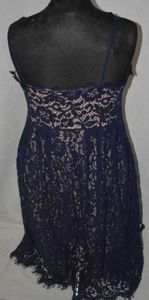 Koronkowa sukienka rozkloszowana H&M 52